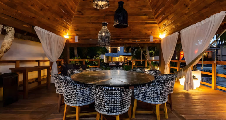 Airbnb - Casa de Lujo en Cancún - Palapa junto a la laguna